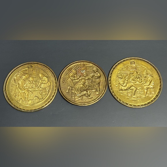 Lot of 3 Vintage PEERAGE England Embossed Brass/Patina Tavern Scene Wall Plates - Picture 2 of 6